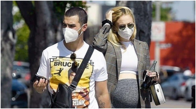 Sophie Turner Shows-Off The Baby Bump With Joe Jonas In The Street Of Los Angeles