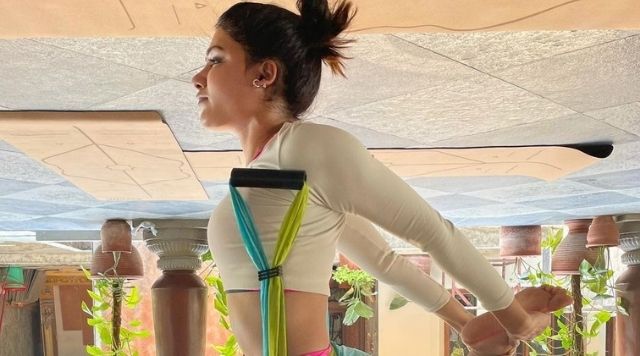 Samantha Akkineni Perfectly Aces Upside Down Aerial Pose, Raashii Khanna Appreciates The Actress.