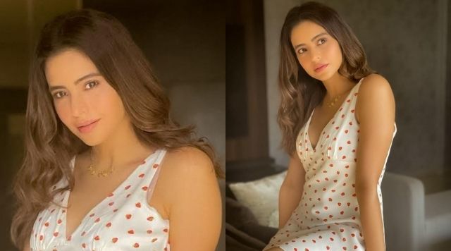 Aamna Sharif Lightens Up Your Mood In A Casual Short Dress.