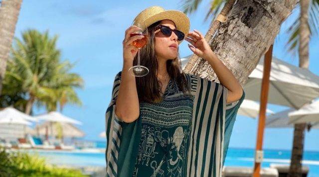 Hina Khan’s Beauty, Sun, Sand And Beach Is A Sight To Behold.
