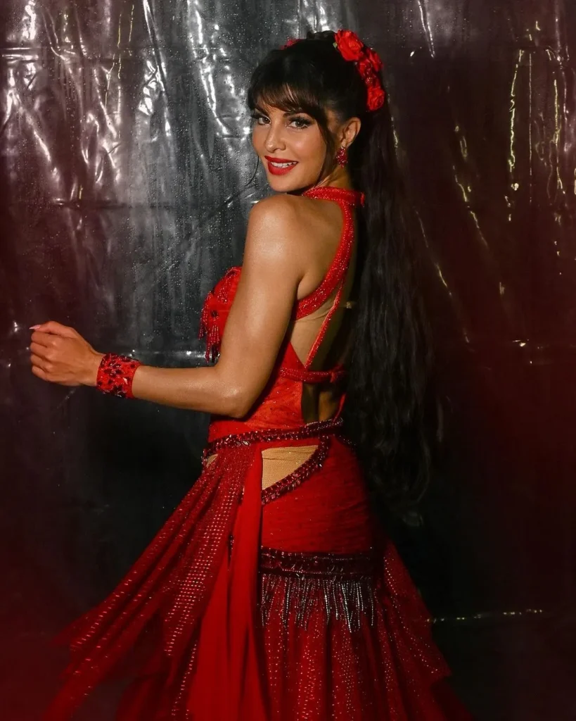 Jacqueline bold images flaunting her toned physique