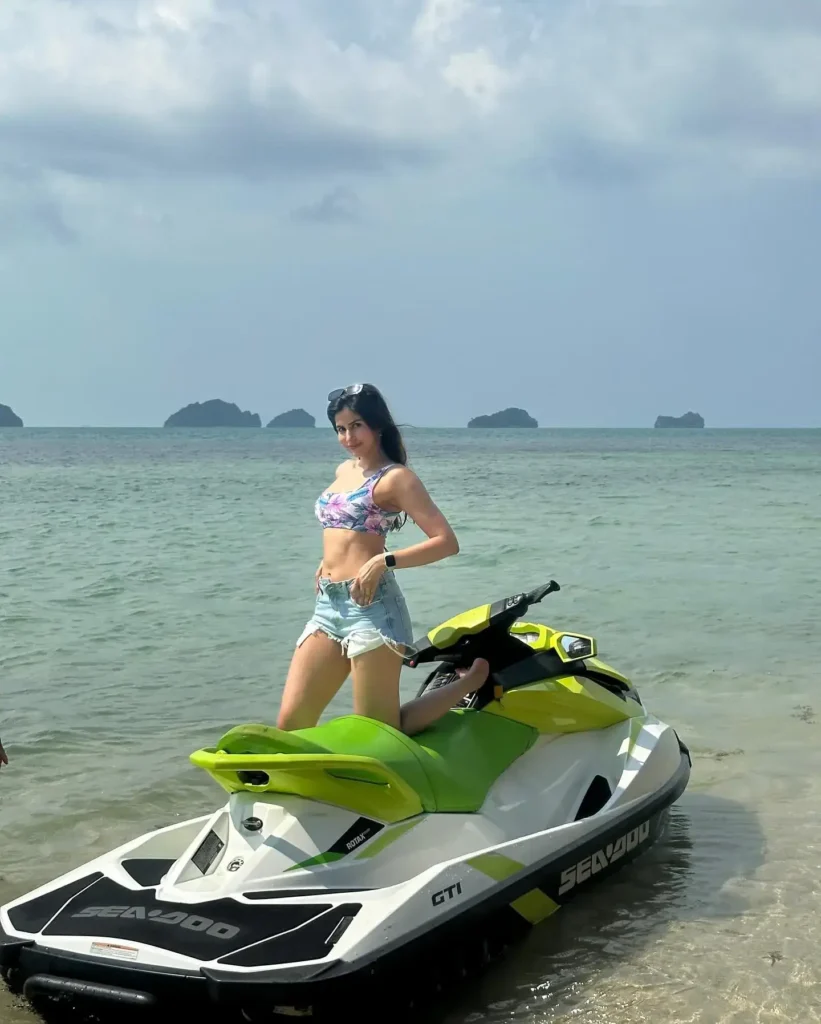 Bollywood diva Sakshi malik bikini