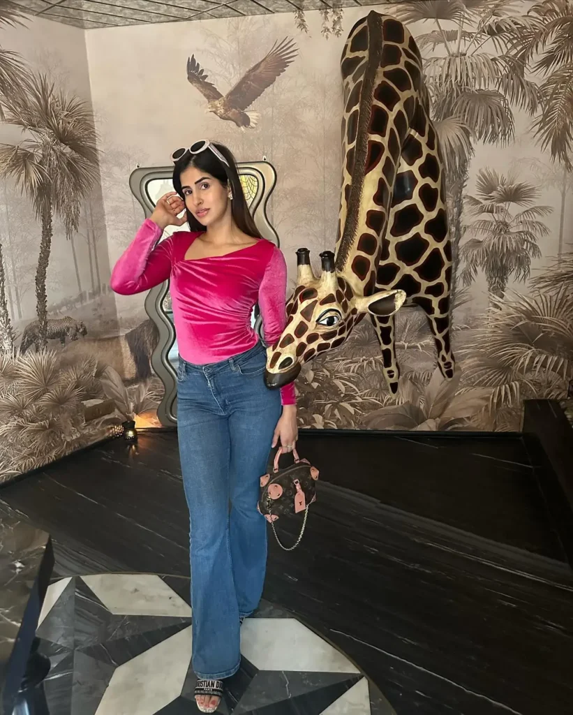 Sakshi malik with a girraffe