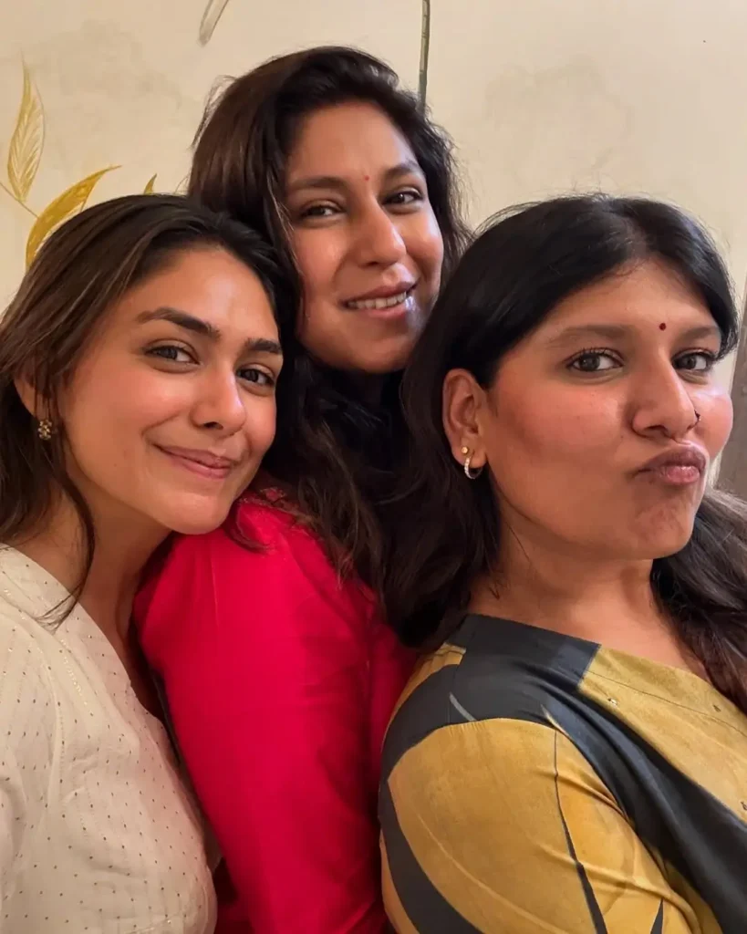 Mrunal with her sister and mother